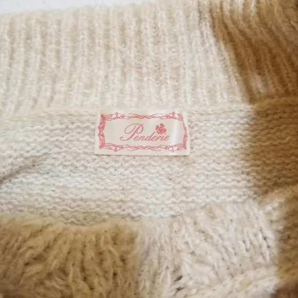 ON HOLD. Penderie Liz Lisa pom pom off the shoulder sweater - Picture 4 of 5